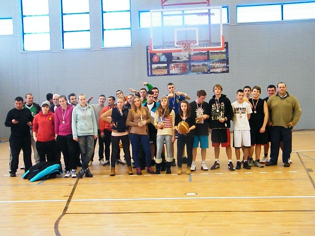 Turniej piłki koszykowej drużyn 2-osobowych dla młodzieży szkół gimnazjalnych i ponadgimnazjalnych